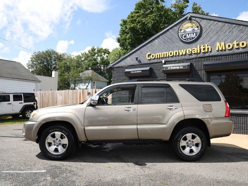 Used 2007 Toyota 4Runner SR5 AWD/4WD image 4