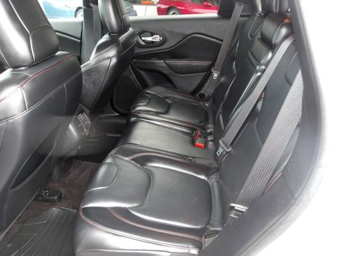 Used 2016 Jeep Cherokee Trailhawk w/ Comfort/Convenience Group image 10