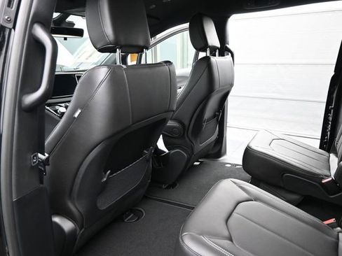 New 2026 Chrysler Voyager LX image 13