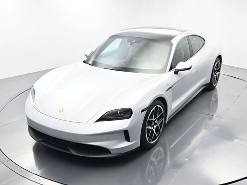 Used 2025 Porsche Taycan image 36