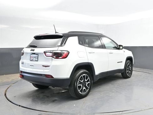 Used 2025 Jeep Compass Trailhawk AWD/4WD image 9