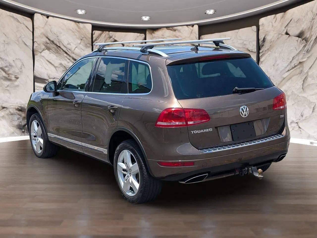 Used 2011 Volkswagen Touareg TDI AWD/4WD image 8