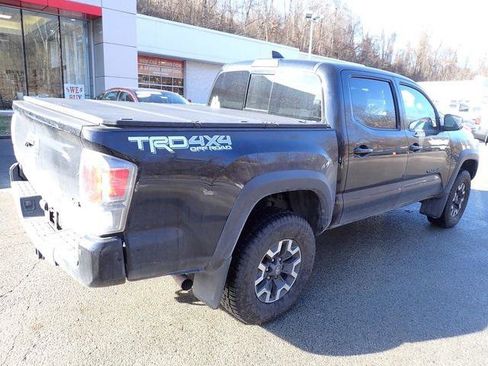 Certified 2022 Toyota Tacoma TRD Off-Road image 3