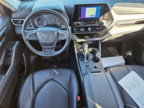 Used 2023 Toyota Highlander XLE image 8