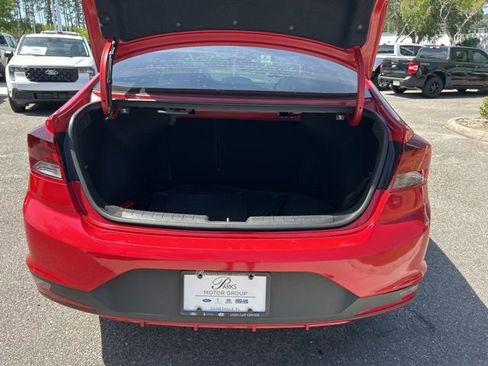Used 2020 Hyundai Elantra SE w/ Cargo Package (C1) FWD image 13