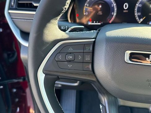 Used 2025 Jeep Grand Cherokee L Altitude image 18