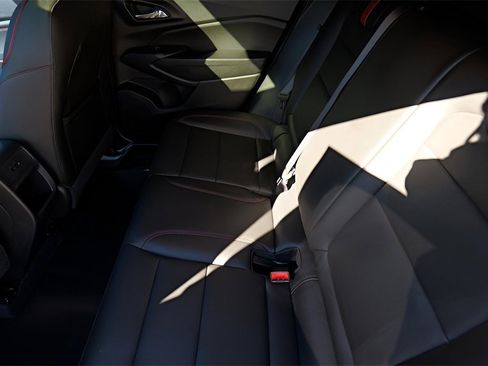 Certified 2025 Chevrolet Trax RS w/ Sunroof Package image 23