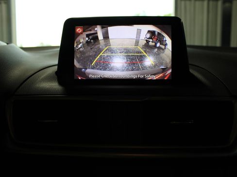 Used 2017 MAZDA MAZDA3 Sport image 23