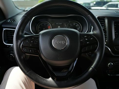 Used 2021 Jeep Cherokee Latitude Plus AWD/4WD image 11