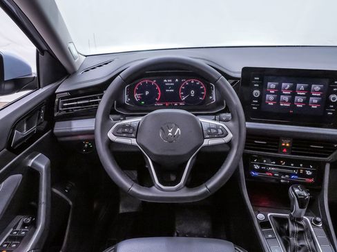 Used 2025 Volkswagen Jetta SEL image 20