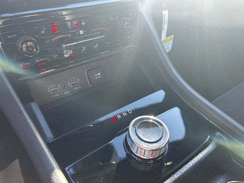 Used 2025 Jeep Grand Cherokee Altitude image 30