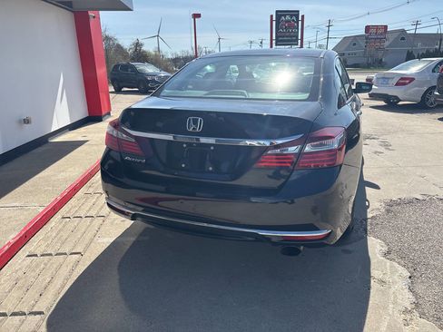 Used 2017 Honda Accord LX image 9