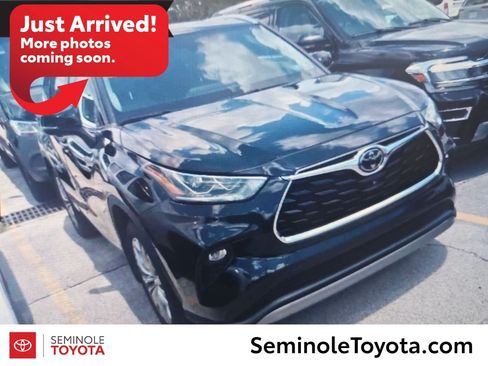 Used 2023 Toyota Highlander Platinum FWD image 1