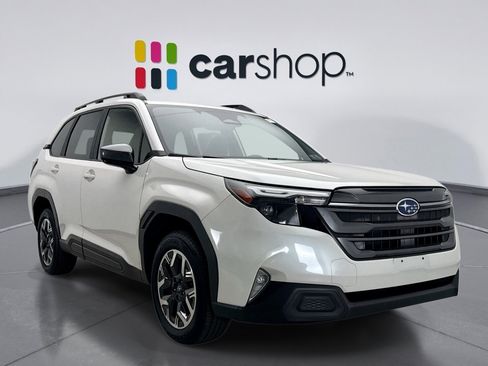 Used 2025 Subaru Forester Premium image 7