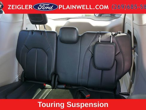 Used 2024 Chrysler Pacifica Touring-L FWD image 13