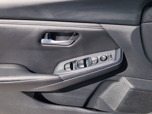 Used 2025 Nissan Sentra SV FWD image 24