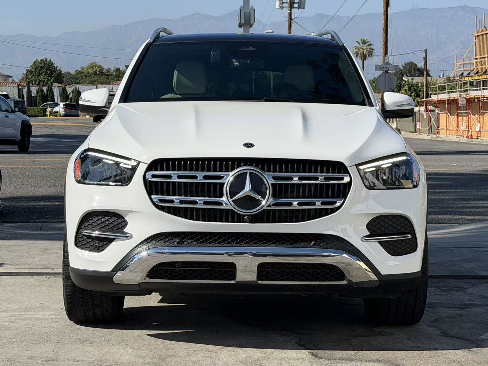 Used 2025 Mercedes-Benz GLE 450 4MATIC image 3
