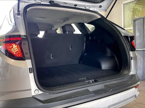 Used 2025 Hyundai Tucson SE FWD image 18