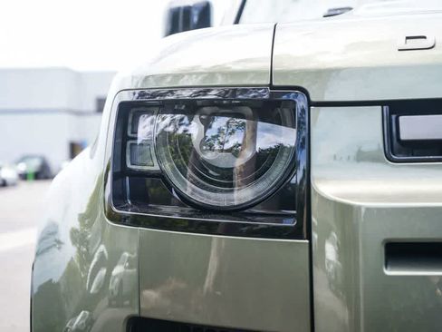 Used 2023 Land Rover Defender 110 X-Dynamic SE AWD/4WD image 10