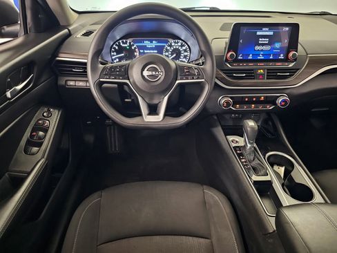 Used 2024 Nissan Altima 2.5 SV image 15