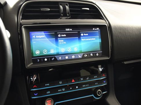 Used 2020 Jaguar F-PACE Prestige image 34