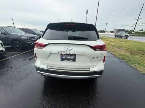 Used 2019 INFINITI QX50 Essential w/ Premium Heat Package AWD/4WD image 4