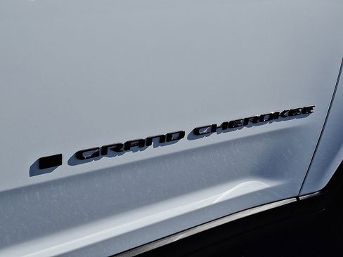 New 2025 Jeep Grand Cherokee L Limited image 13