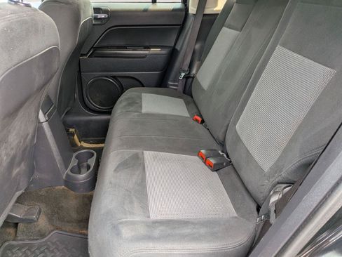 Used 2017 Jeep Patriot Latitude AWD/4WD image 22