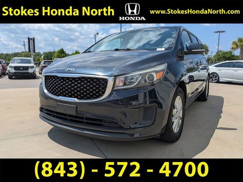 Used 2017 Kia Sedona LX w/ LX Essentials Premium Package image 5