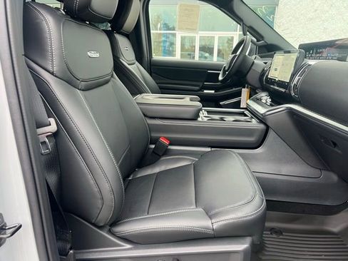 New 2026 Ford Expedition Platinum w/ Stealth Appearance Package image 6