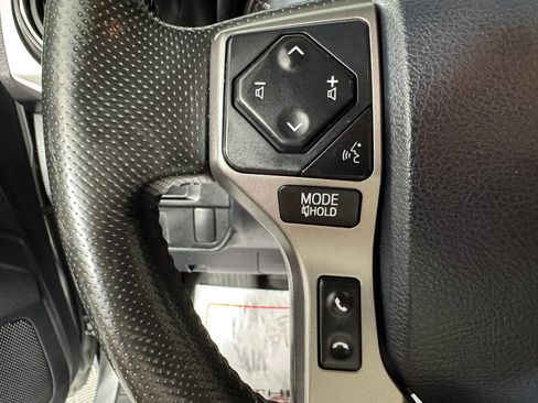 Used 2016 Toyota Tacoma SR5 w/ SR5 Appearance Package (SN) AWD/4WD image 15