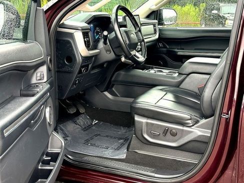 Used 2024 Ford Expedition XLT RWD image 10