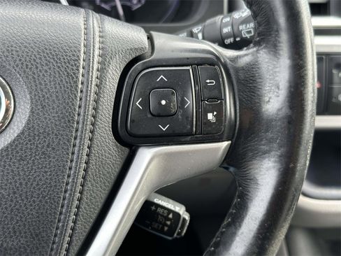 Used 2015 Toyota Highlander Limited image 10