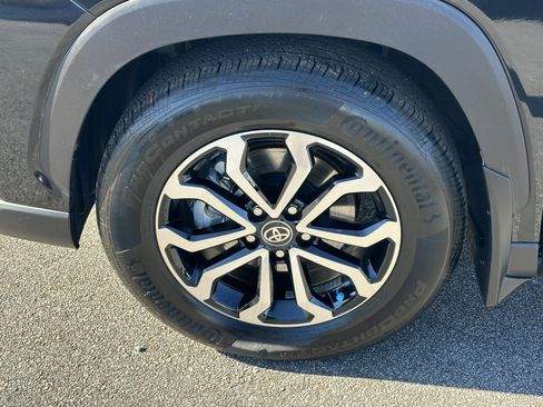 Used 2025 Toyota Corolla Cross SE image 14