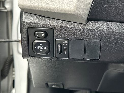 Used 2016 Toyota Corolla LE FWD image 17