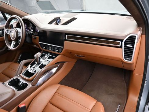 Certified 2023 Porsche Cayenne Turbo image 33