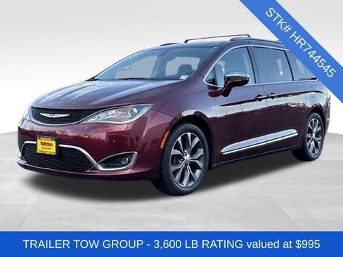Used 2017 Chrysler Pacifica Limited w/ UConnect Theater Package image 3