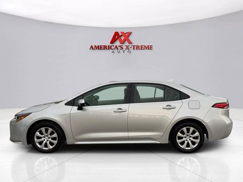 Used 2025 Toyota Corolla LE FWD image 2
