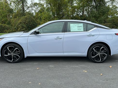 New 2025 Nissan Altima 2.5 SR AWD/4WD image 12