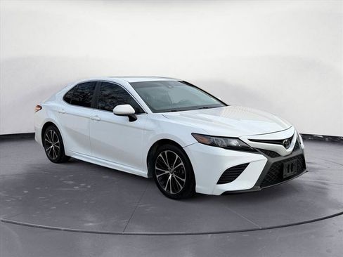 Used 2020 Toyota Camry SE image 8