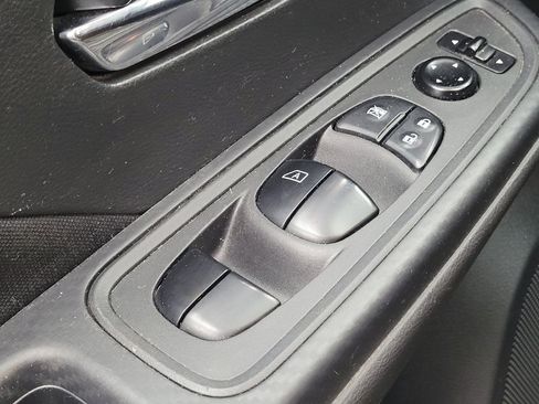 Used 2021 Nissan Versa SV FWD image 27