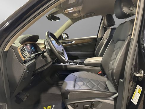 Used 2025 Volkswagen Atlas SE image 17