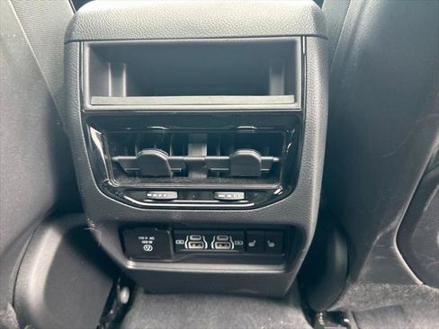 Certified 2024 Jeep Grand Cherokee Limited AWD/4WD image 39