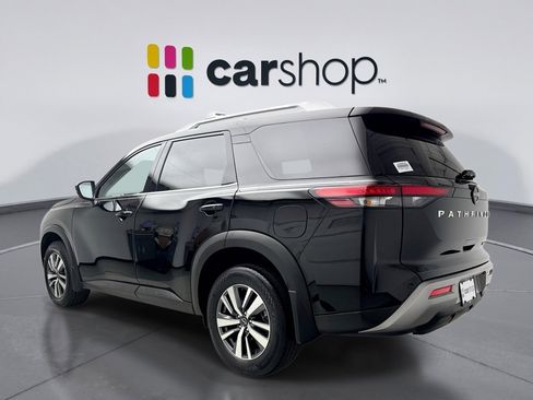 Used 2024 Nissan Pathfinder SL image 3