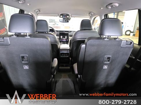 Used 2023 Jeep Grand Cherokee L Limited w/ Black Appearance Package AWD/4WD image 10