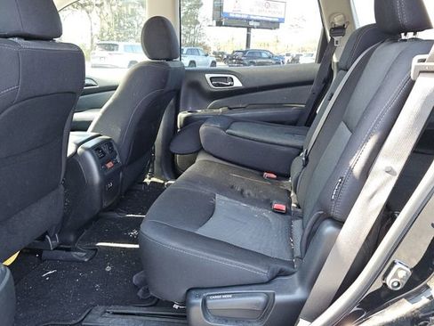 Used 2020 Nissan Pathfinder S image 4