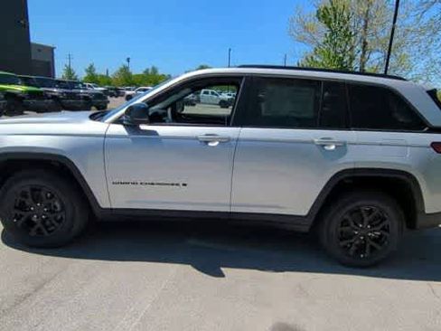 New 2026 Jeep Grand Cherokee Altitude AWD/4WD image 5