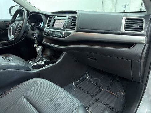 Used 2015 Toyota Highlander Plus image 32