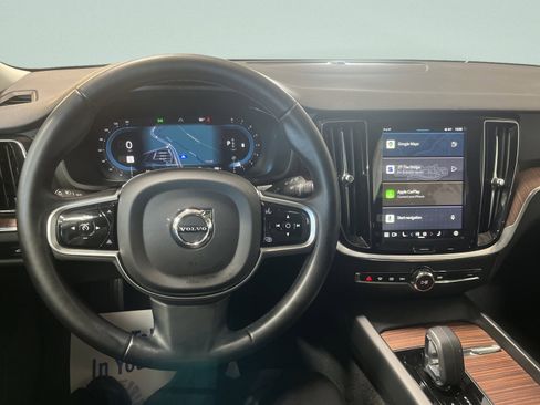 Used 2025 Volvo V60 B5 Cross Country Plus image 18