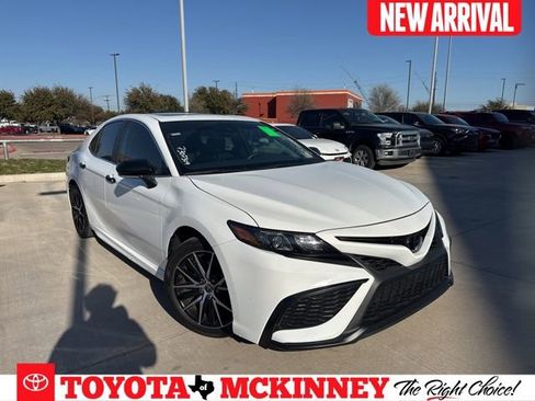 Used 2024 Toyota Camry SE w/ Convenience Package image 1